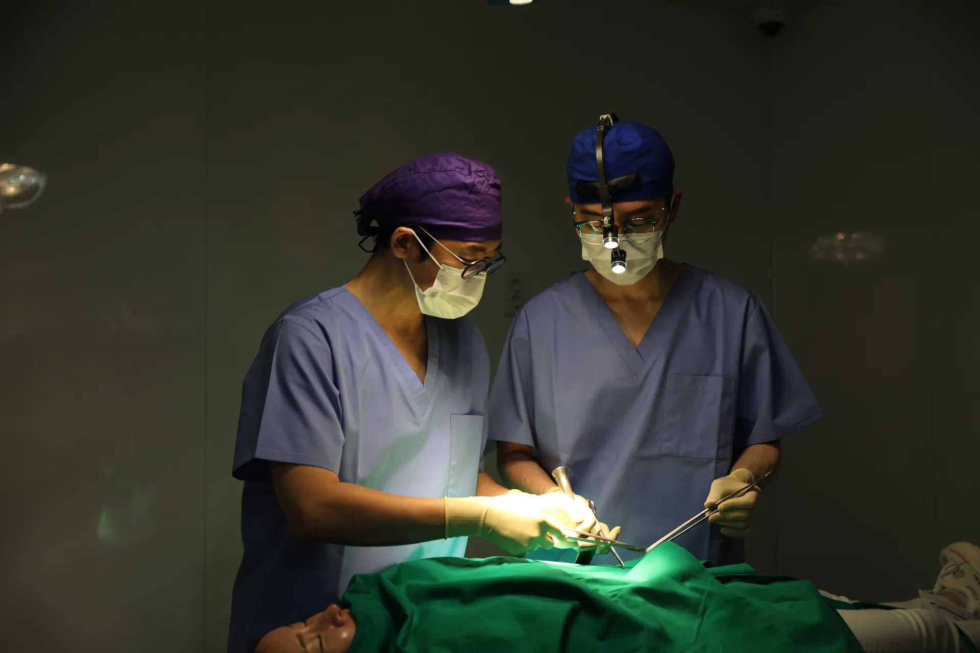 عن عيادة لينك للجراحة والتجميل